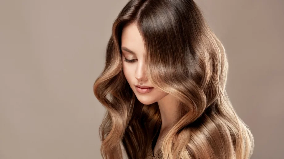 Cabelo loiro girassol está na moda agora – e fica bem em todo mundo